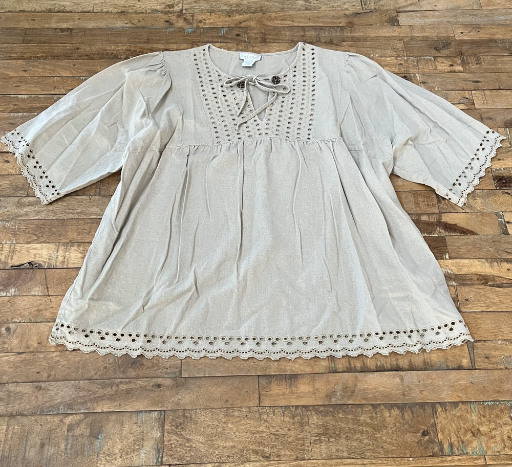 Tweeds Peasant Top Women's 2X Tan Lace Up Neckline Eyelet Embroidery Scallop